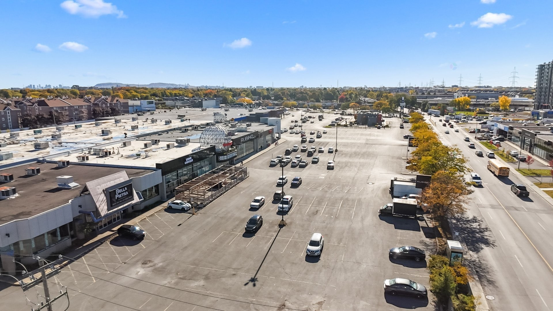 Aerial View - 6000 Boul. Des Grandes-Prairies, Montréal (Saint-Léonard), QC