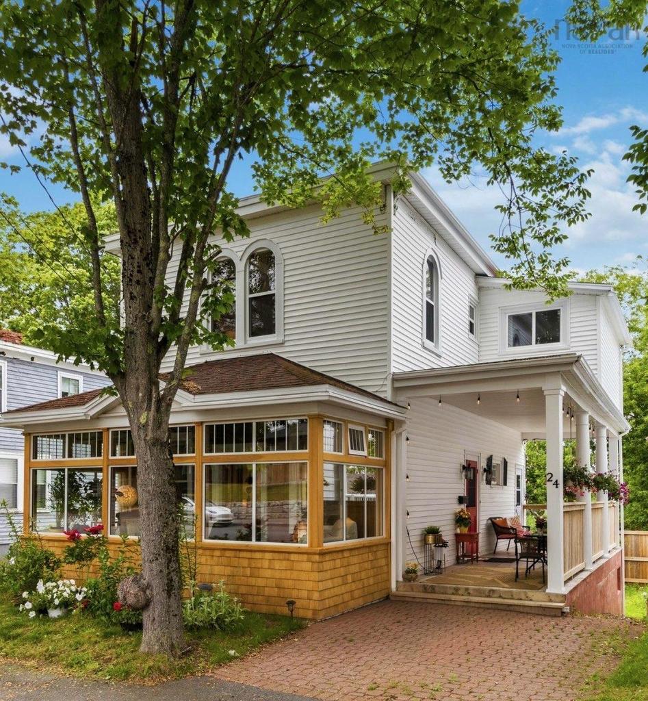 24 Queen Street, Bridgewater, NS