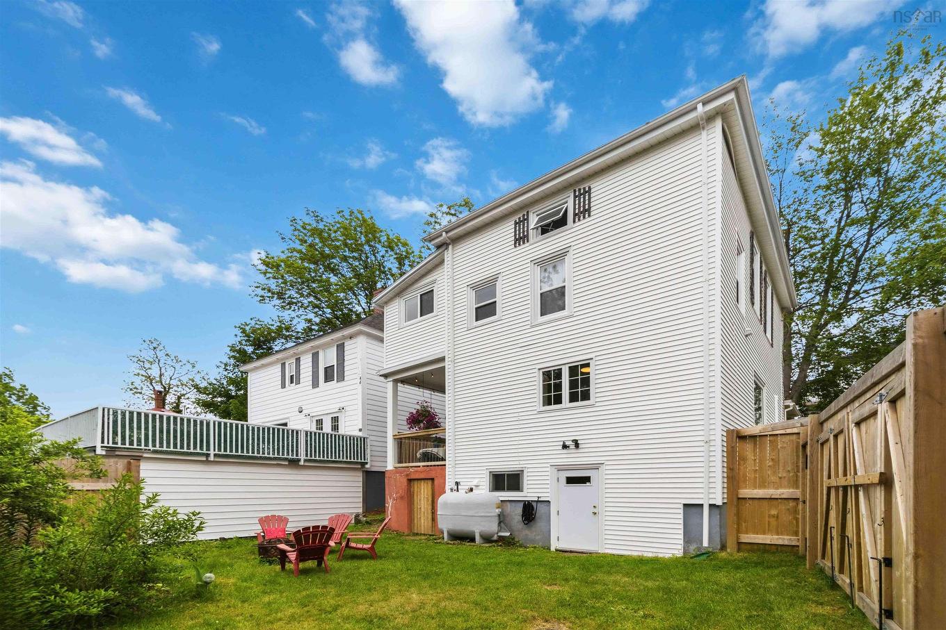 24 Queen Street, Bridgewater, NS