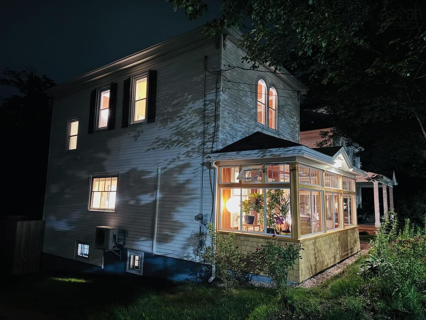24 Queen Street, Bridgewater, NS