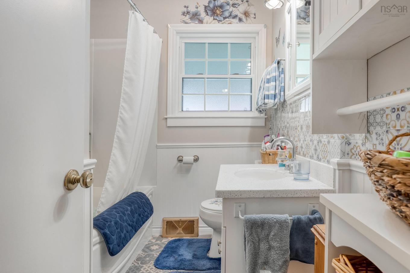 110 Brook Street, Lunenburg, NS - Indoor Photo Showing Bathroom