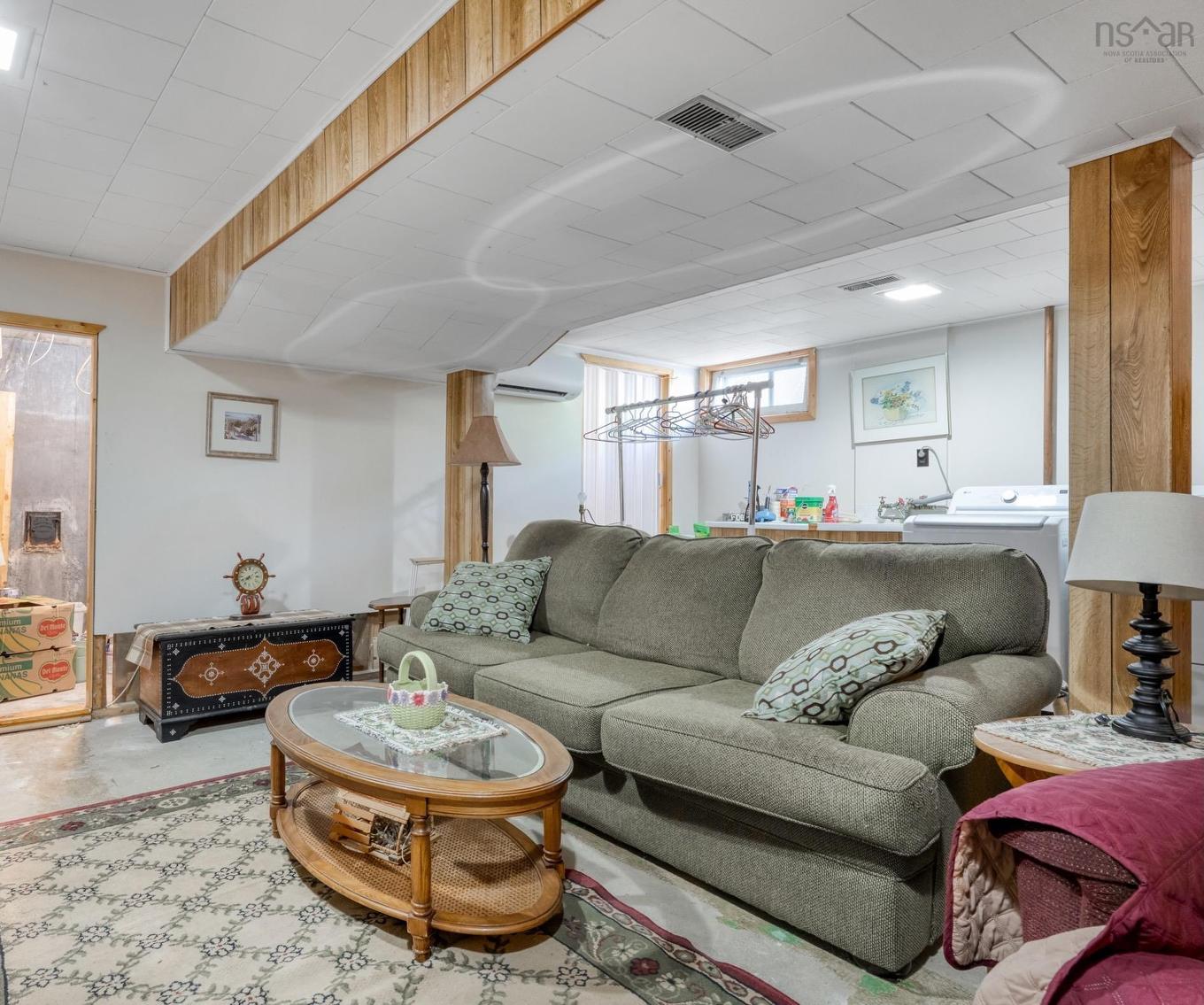 110 Brook Street, Lunenburg, NS - Indoor