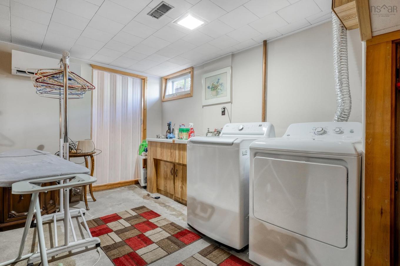 110 Brook Street, Lunenburg, NS - Indoor Photo Showing Laundry Room