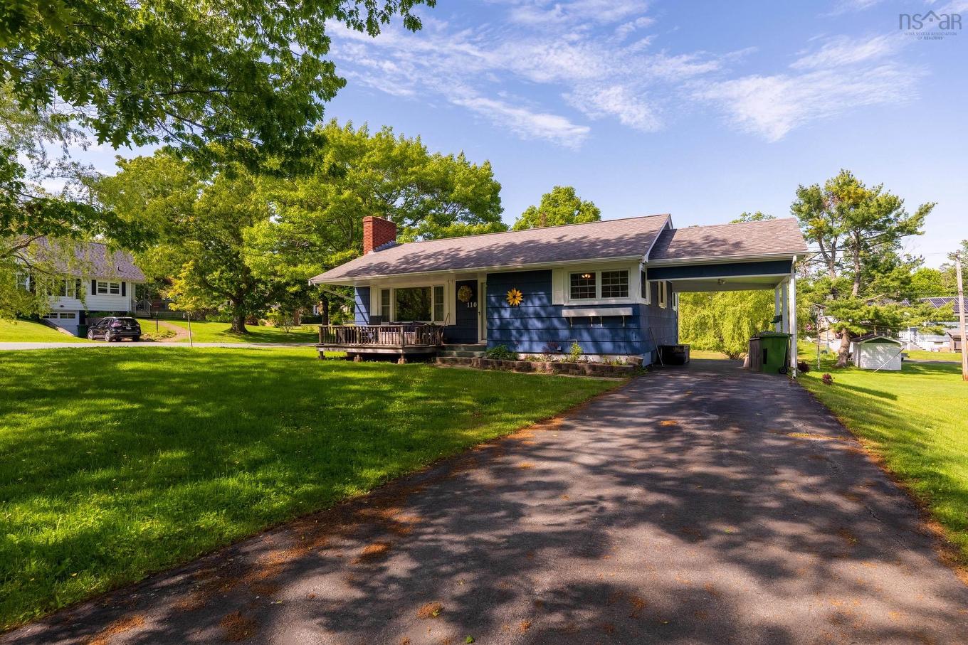 110 Brook Street, Lunenburg, NS - Outdoor