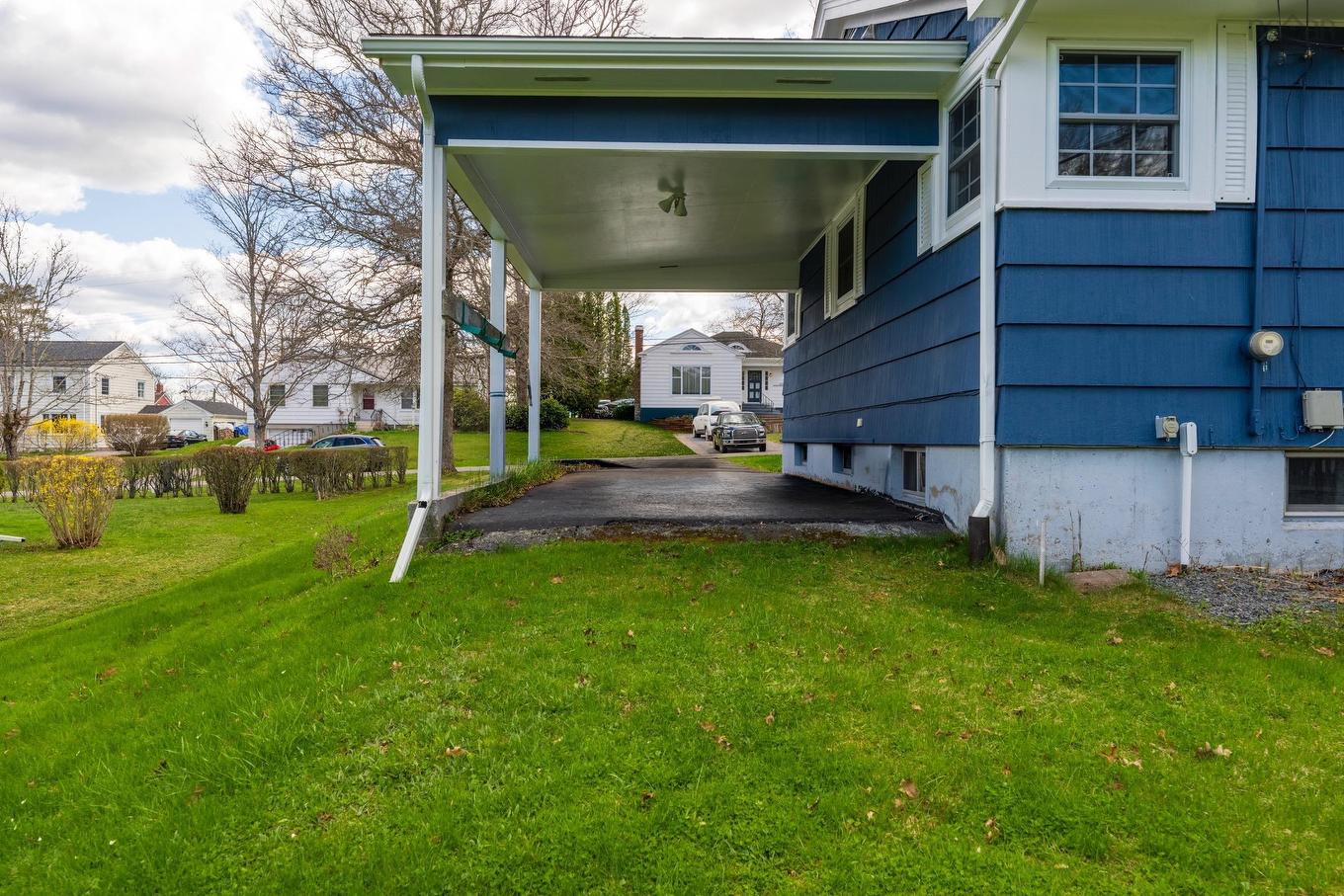 110 Brook Street, Lunenburg, NS - Outdoor