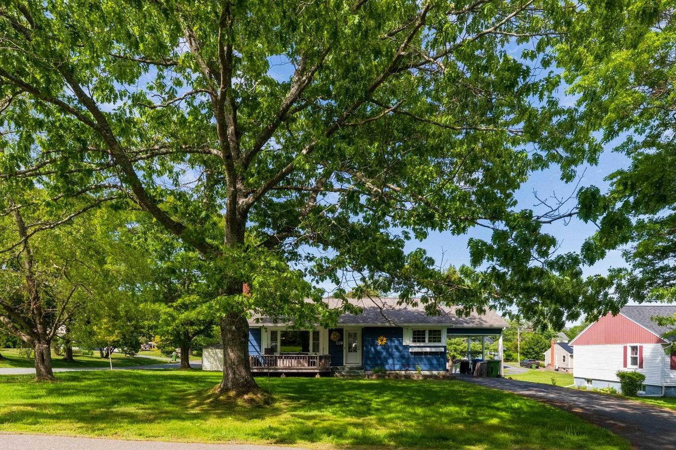110 Brook Street, Lunenburg, NS - Outdoor