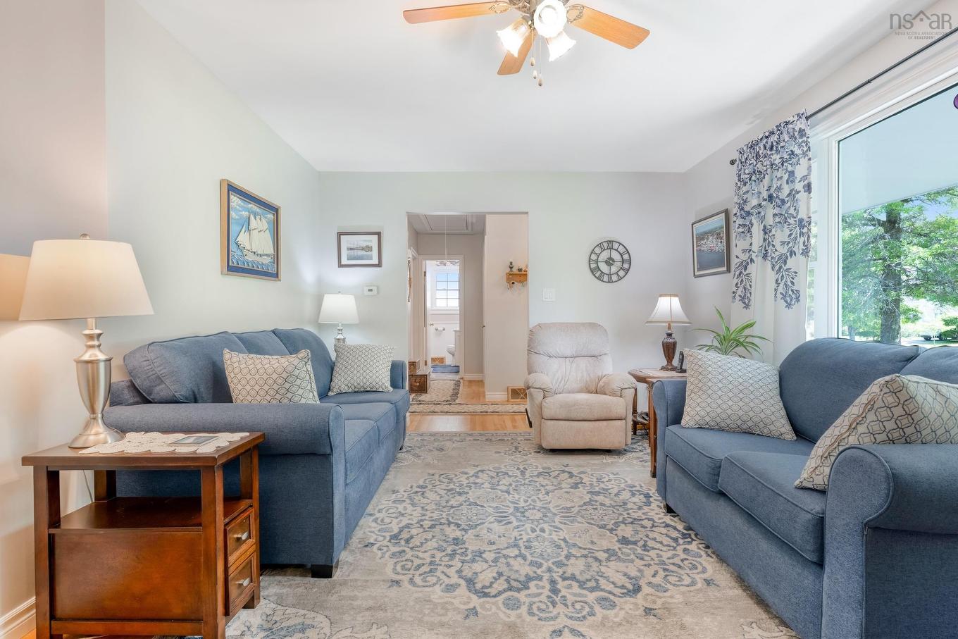 110 Brook Street, Lunenburg, NS - Indoor Photo Showing Living Room