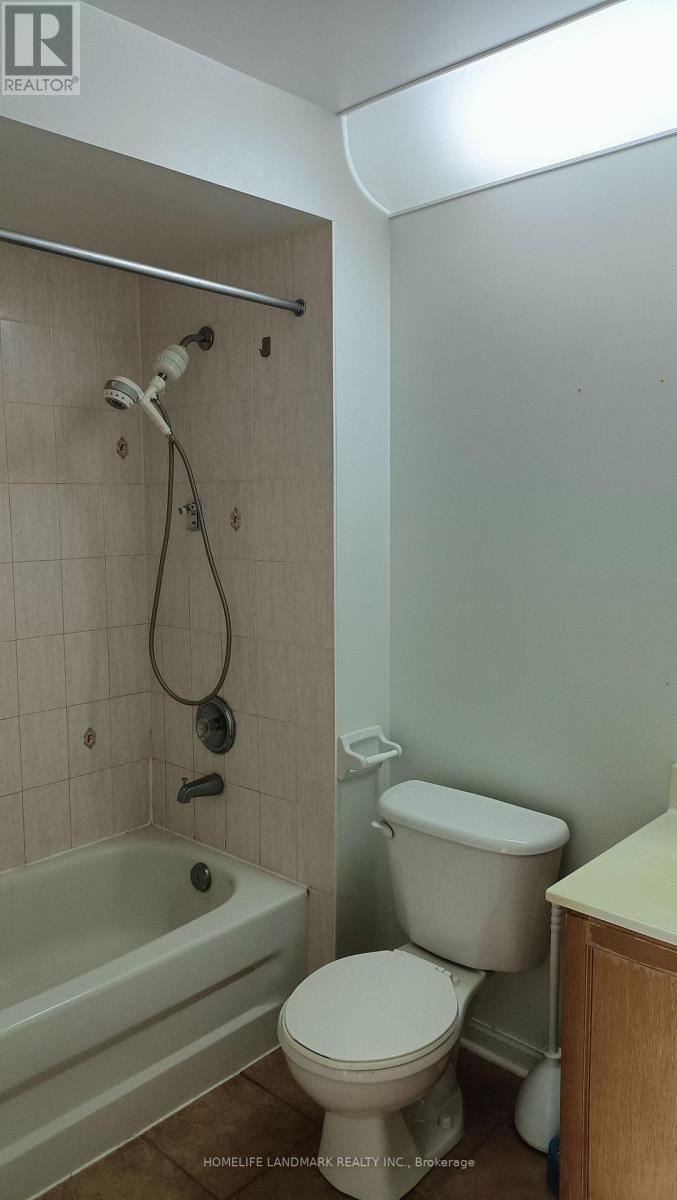 13A - 18 St. Moritz Way, Markham, ON - Indoor Photo Showing Bathroom