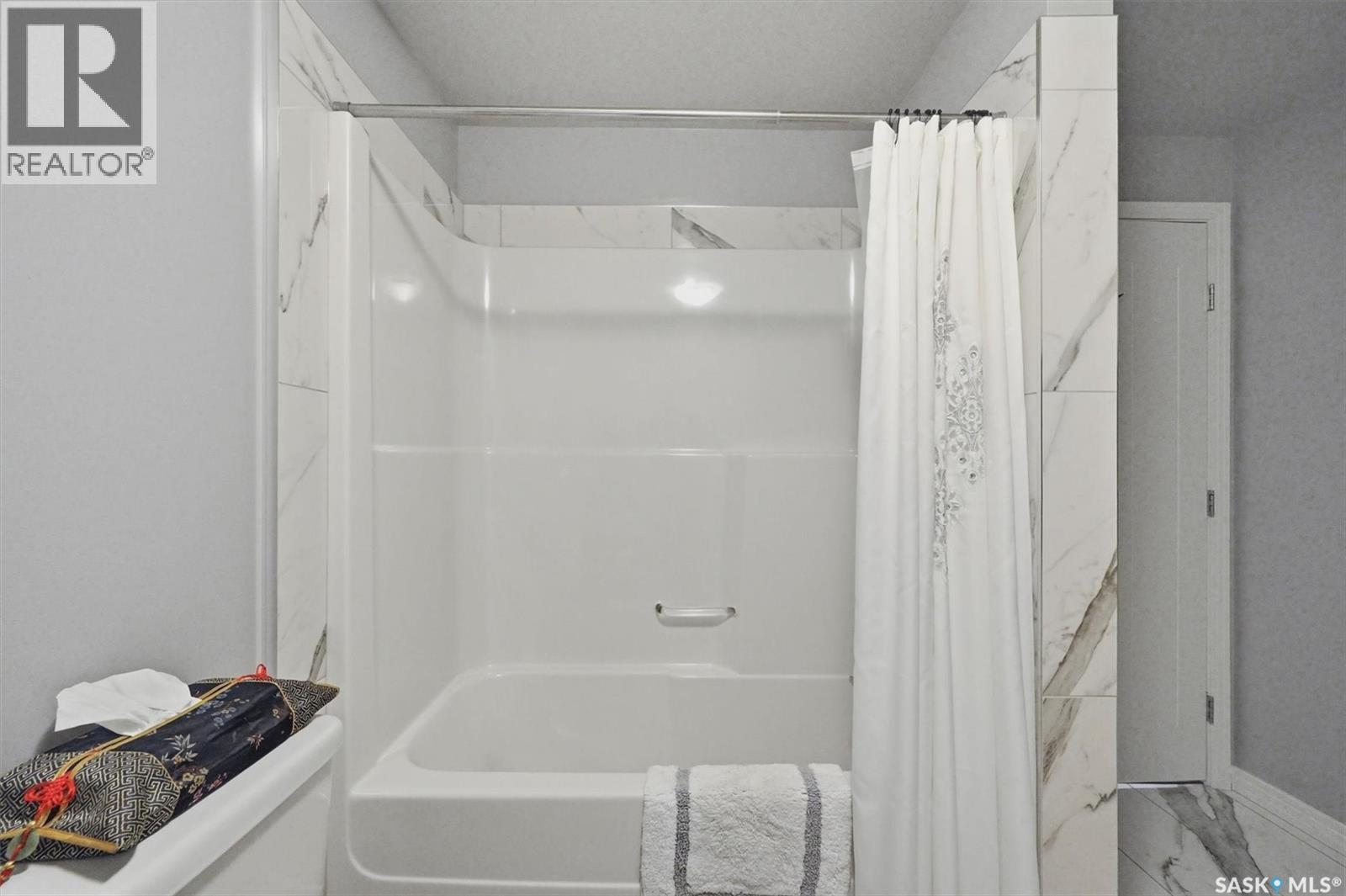222 235 Evergreen Square, Saskatoon, SK