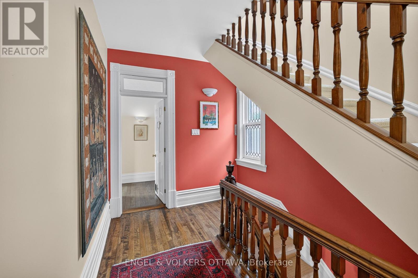 Beautiful upper landing and hallway. - 119 Strathcona Avenue, Ottawa, ON