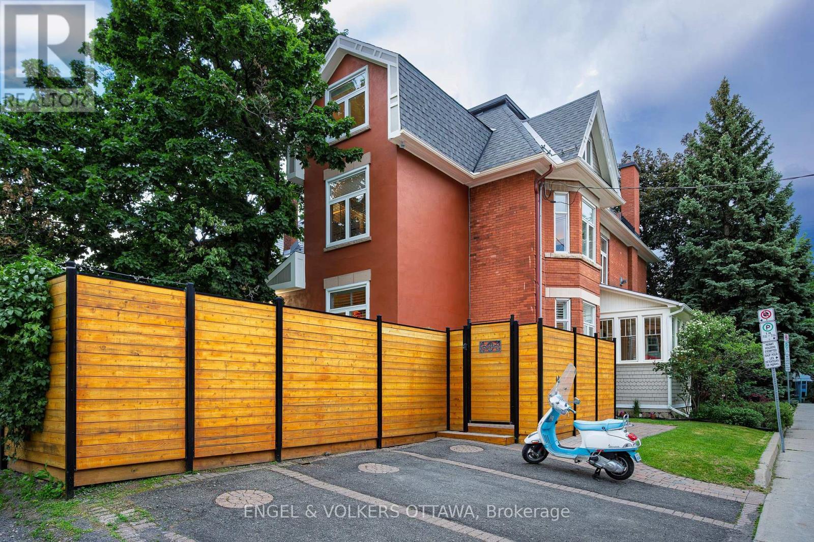 3 car parking - 119 Strathcona Avenue, Ottawa, ON