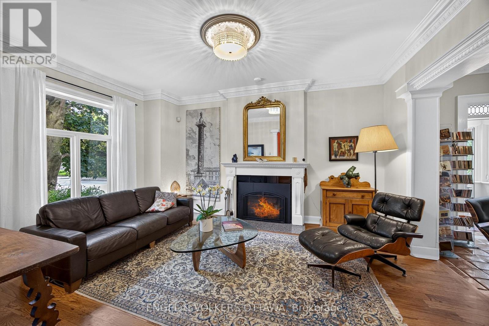 Gas fireplace ( one of 3 in the home) - 119 Strathcona Avenue, Ottawa, ON