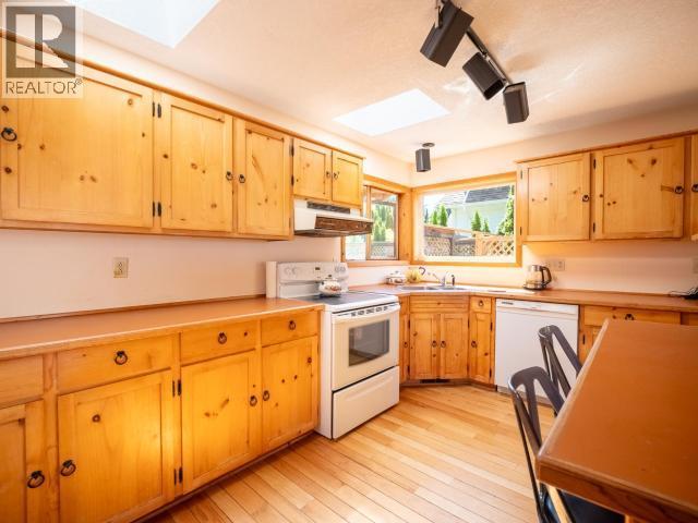 3377 Malaspina Ave, Powell River, BC