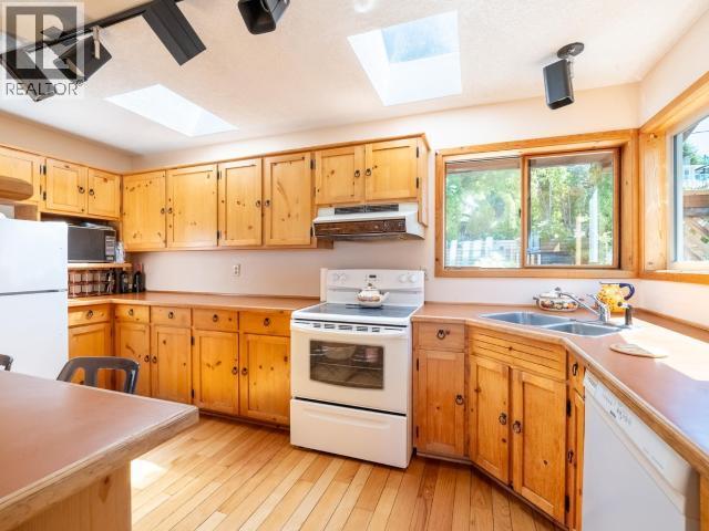 3377 Malaspina Ave, Powell River, BC