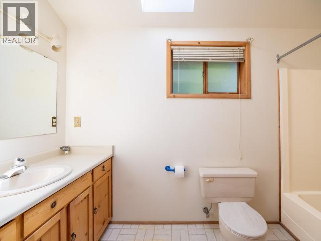 3377 Malaspina Ave, Powell River, BC