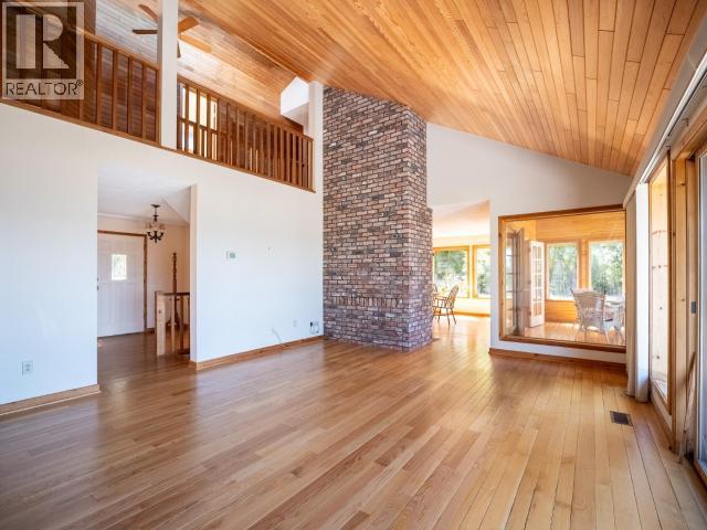 3377 Malaspina Ave, Powell River, BC