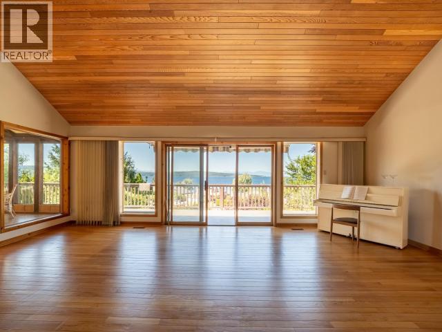 3377 Malaspina Ave, Powell River, BC