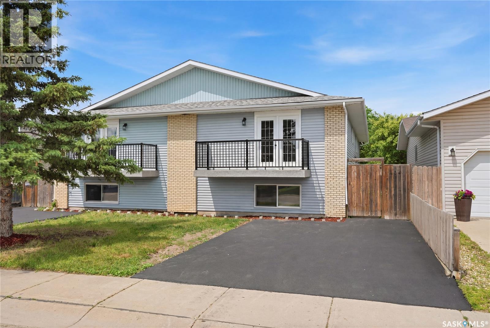 116 (114) Hall Crescent, Saskatoon, SK