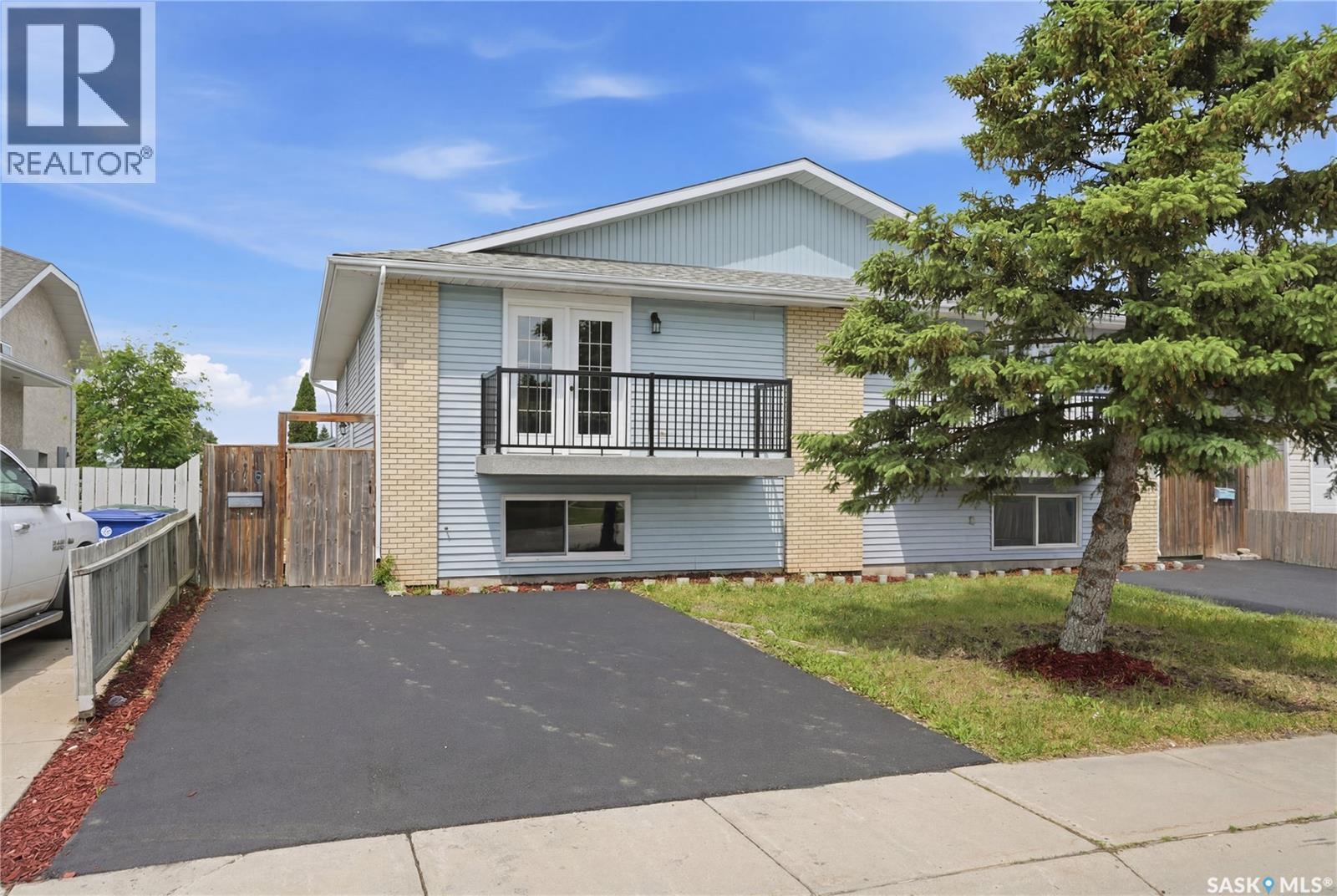 116 (114) Hall Crescent, Saskatoon, SK