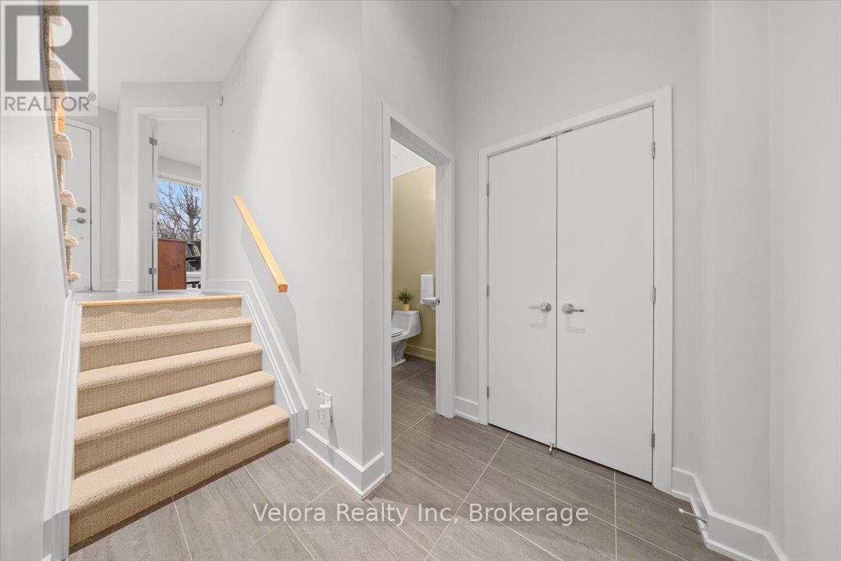63F Young Street, Ottawa, ON
