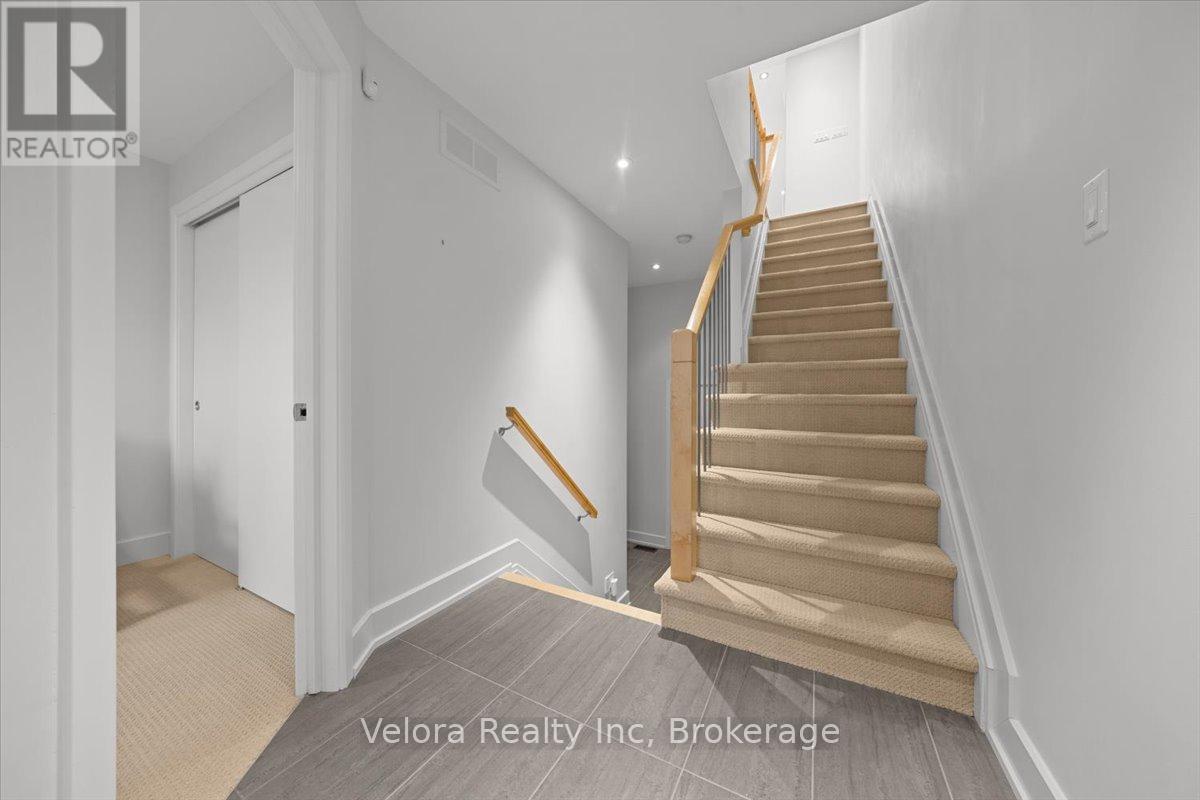63F Young Street, Ottawa, ON