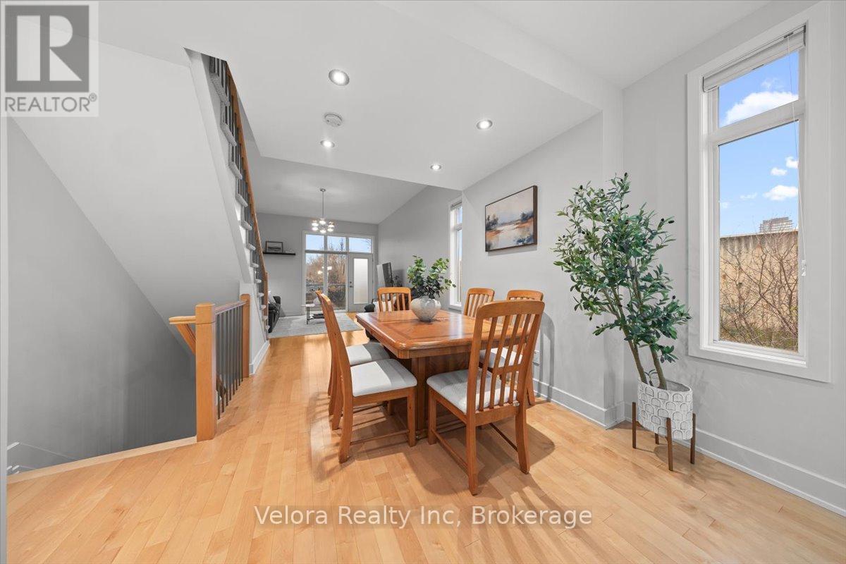 63F Young Street, Ottawa, ON