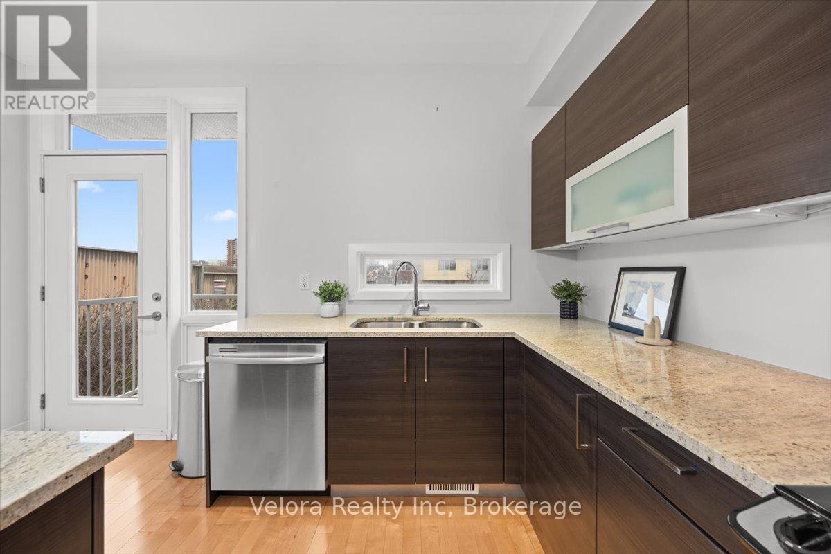 63F Young Street, Ottawa, ON