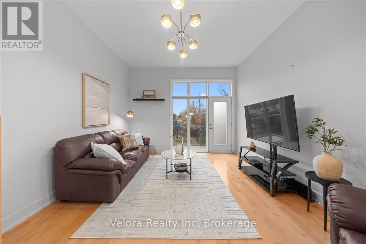 63F Young Street, Ottawa, ON