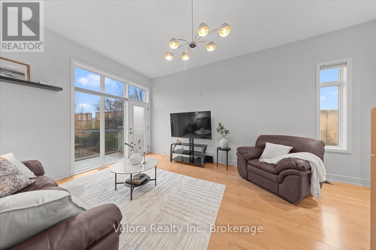 63F Young Street, Ottawa, ON