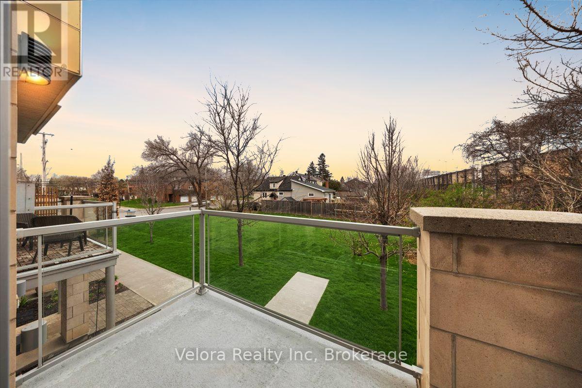 63F Young Street, Ottawa, ON
