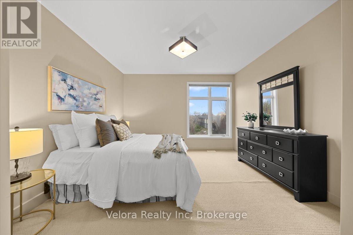 63F Young Street, Ottawa, ON