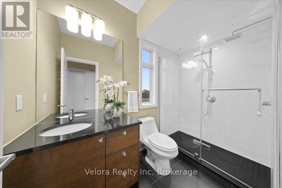 63F Young Street, Ottawa, ON