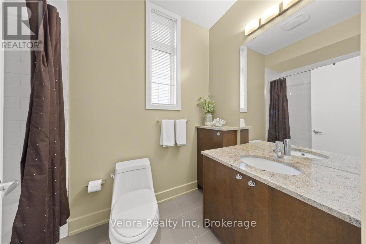 63F Young Street, Ottawa, ON