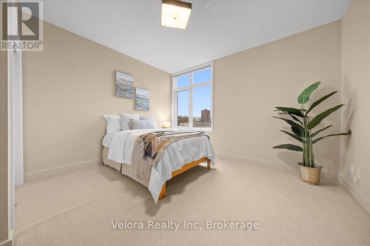 63F Young Street, Ottawa, ON