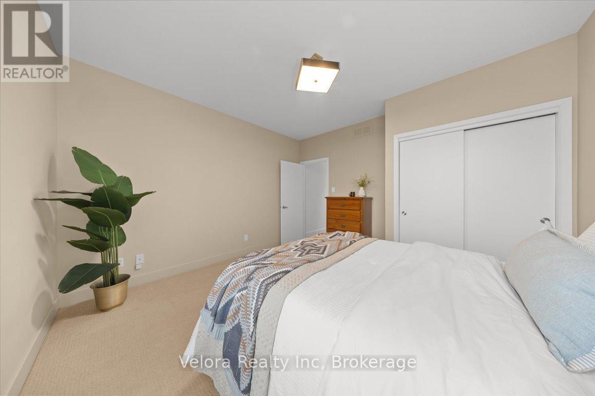 63F Young Street, Ottawa, ON