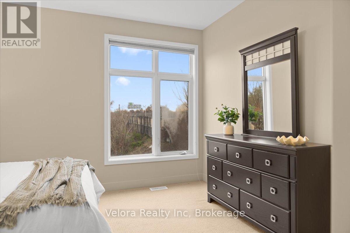 63F Young Street, Ottawa, ON