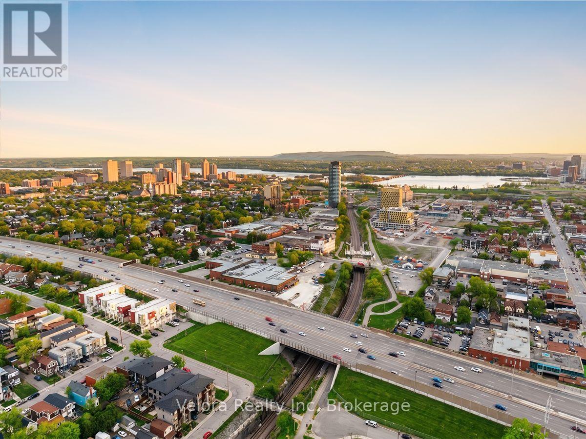 63F Young Street, Ottawa, ON