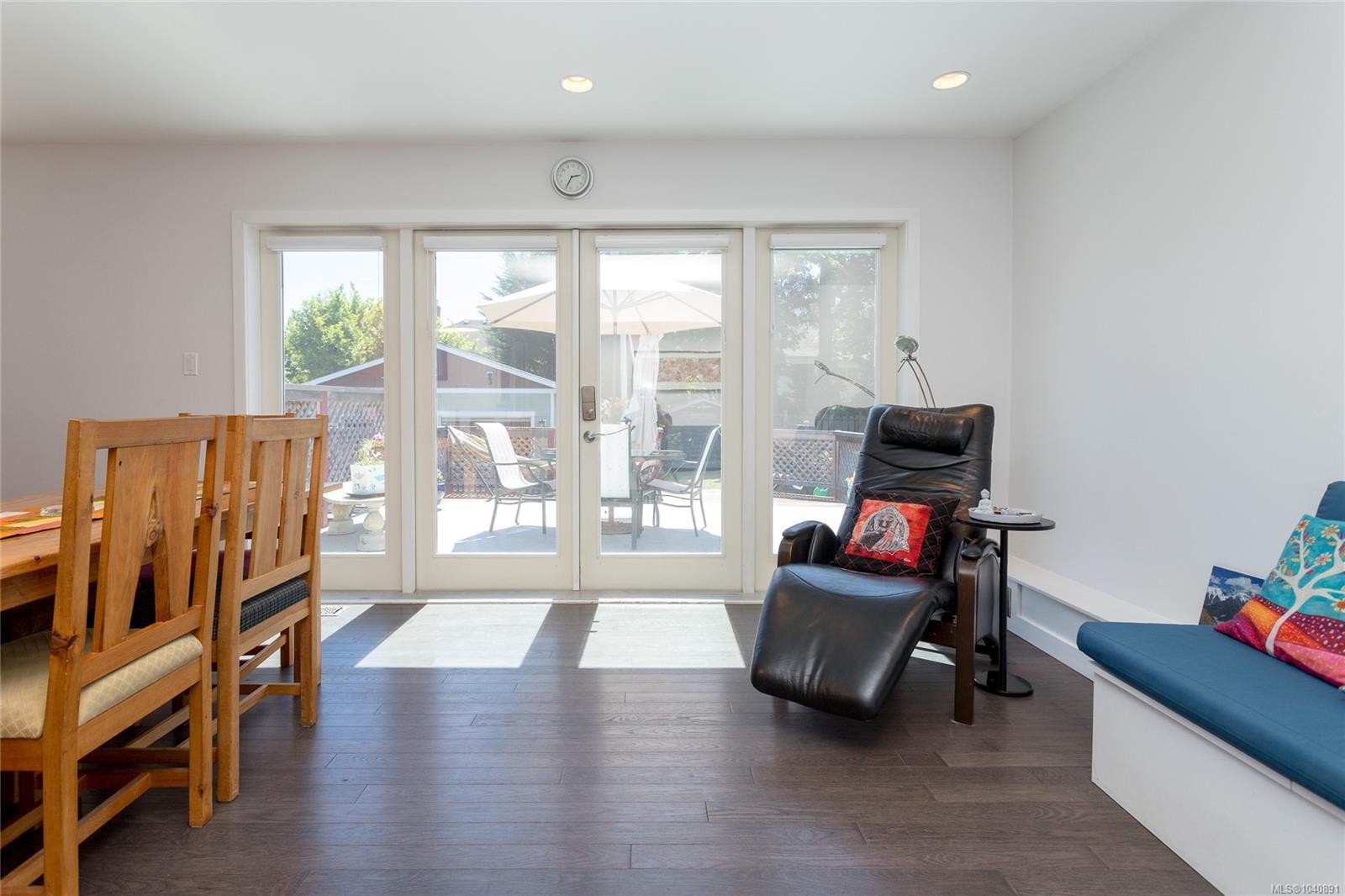367 Vincent Ave, Saanich, BC