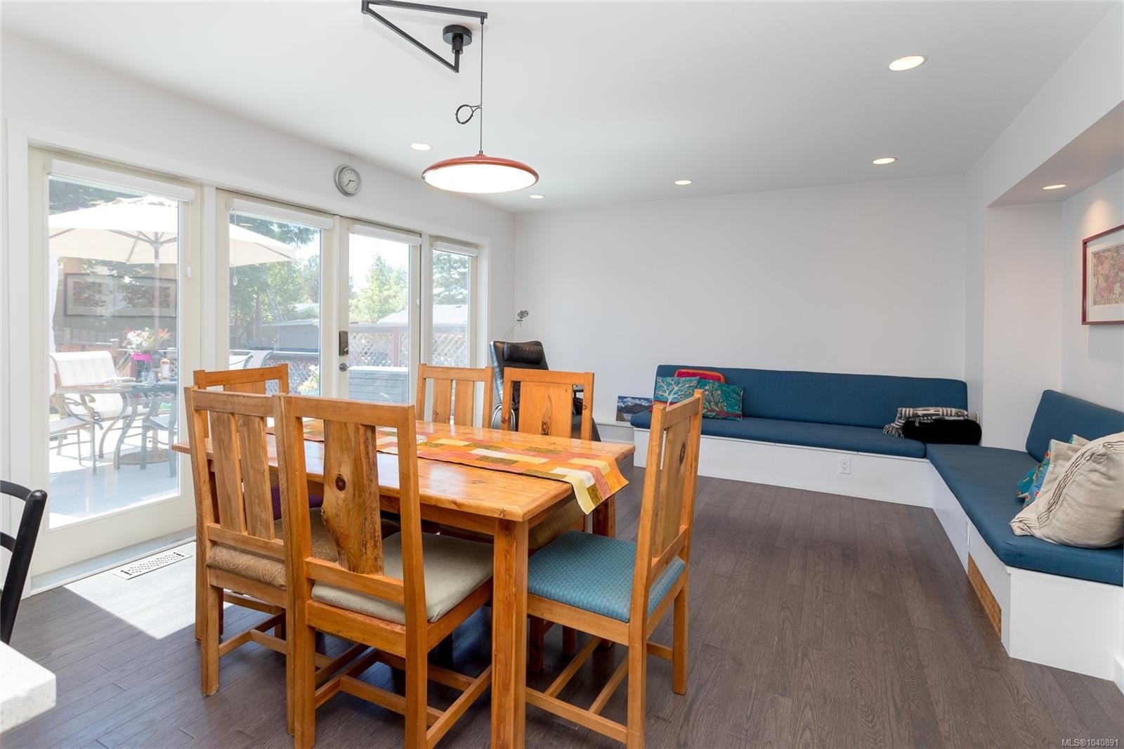 367 Vincent Ave, Saanich, BC