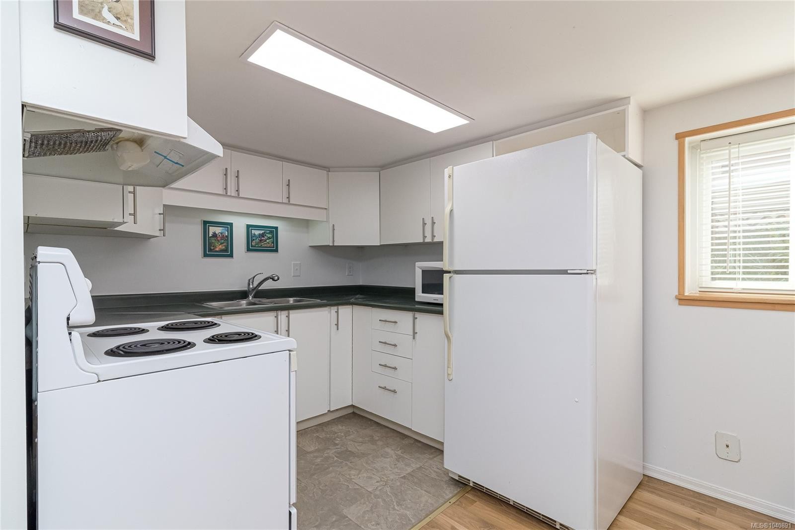 367 Vincent Ave, Saanich, BC