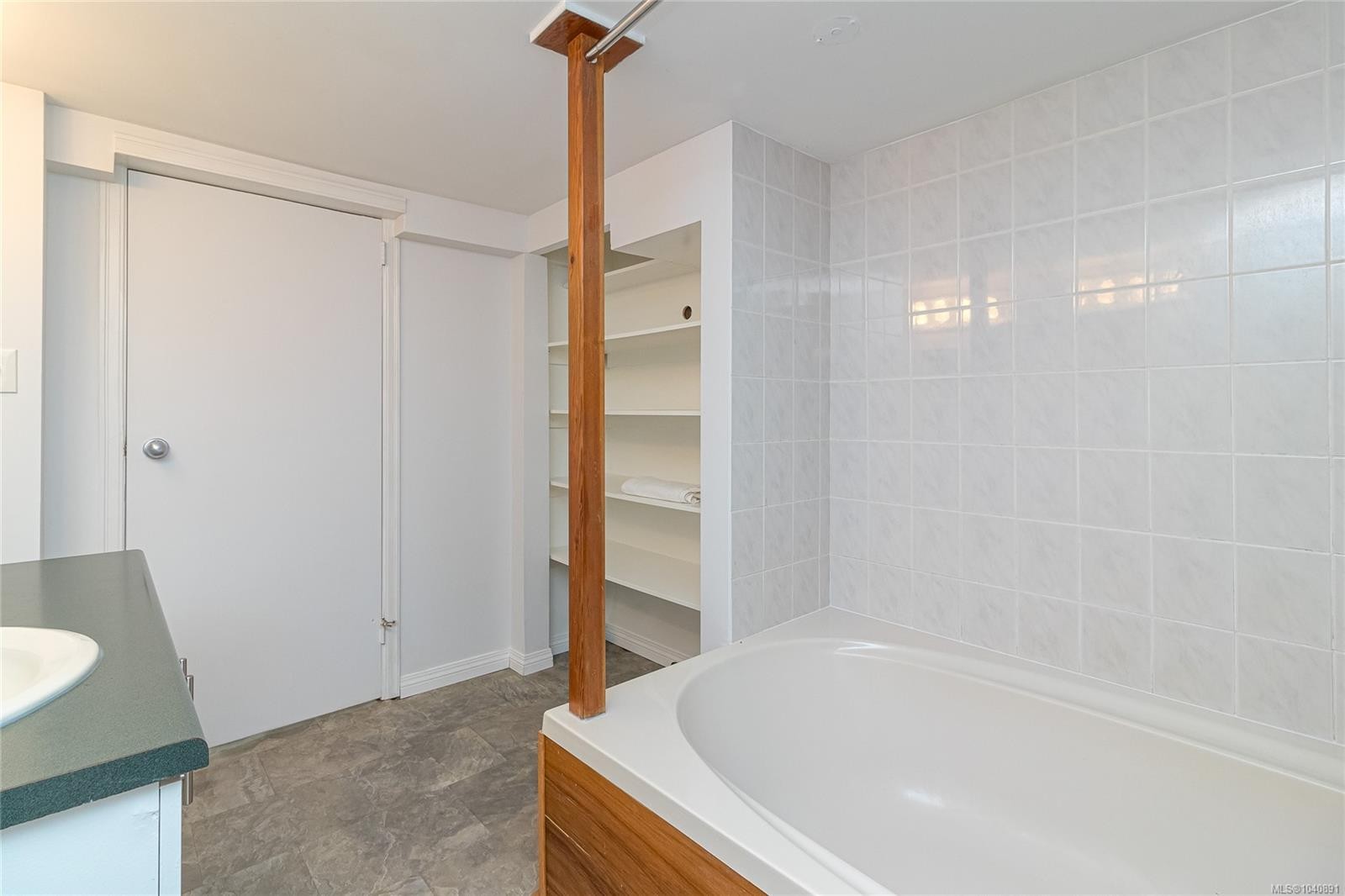 367 Vincent Ave, Saanich, BC