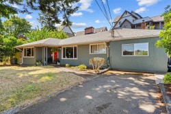 1029 - 1031 Wychbury Ave Esquimalt, BC V9A 5K7