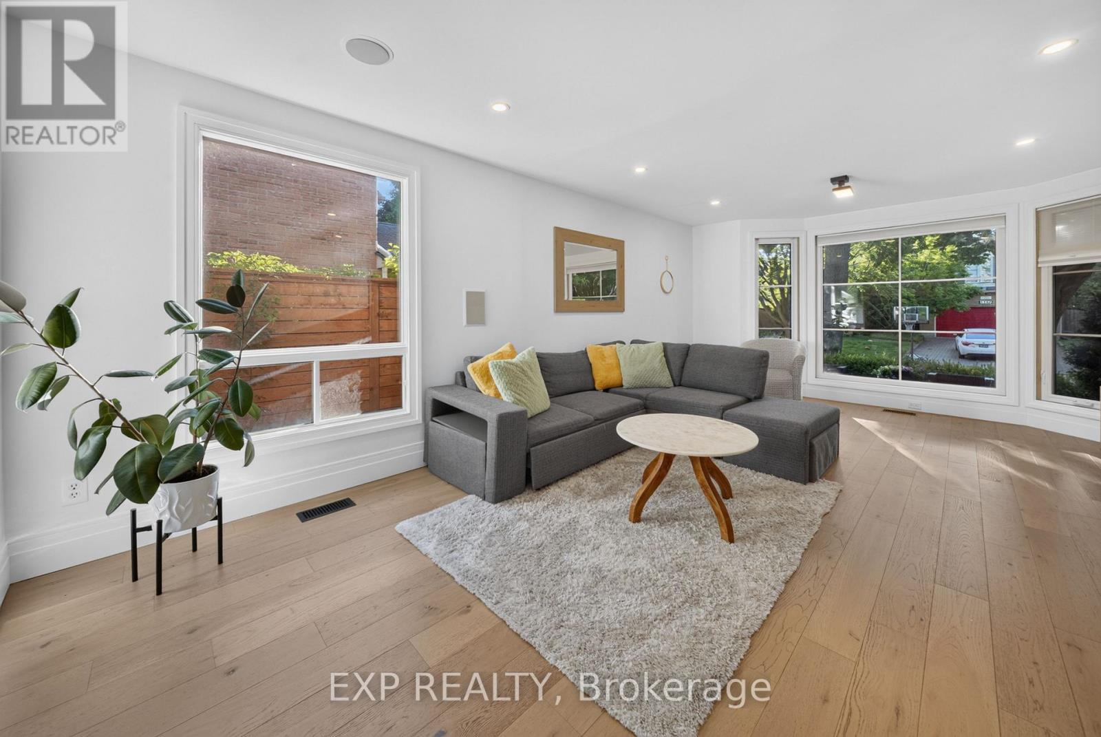 1158 Campbell Court, Burlington, ON