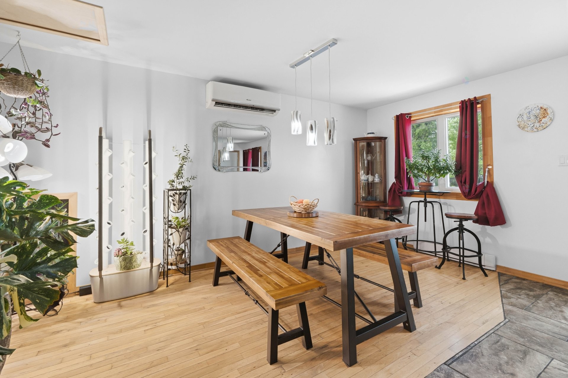 Dining Room - 4 Rue Gamache, Sainte-Clotilde, QC
