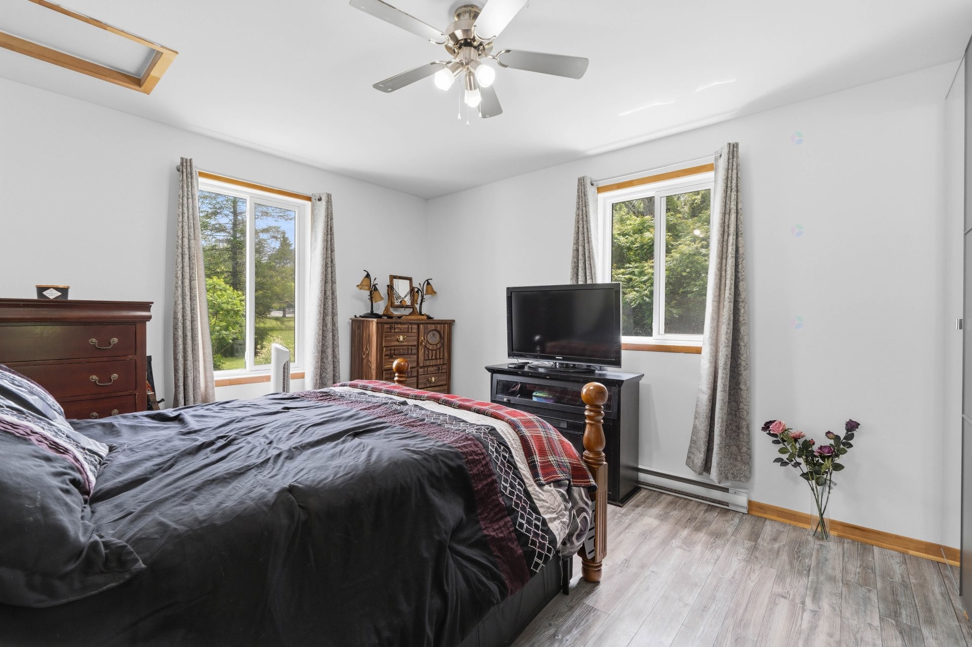 Master Bedroom - 4 Rue Gamache, Sainte-Clotilde, QC