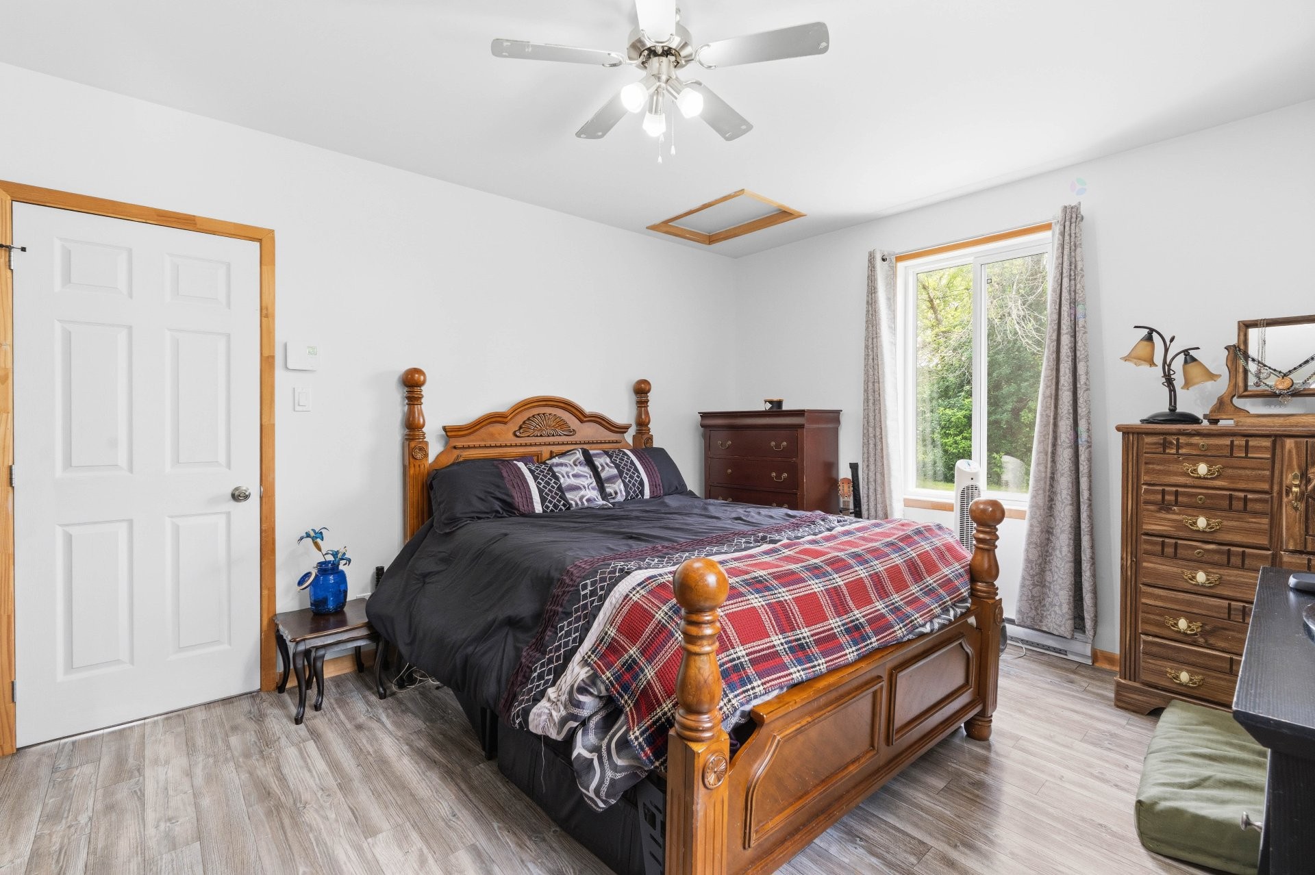 Master Bedroom - 4 Rue Gamache, Sainte-Clotilde, QC