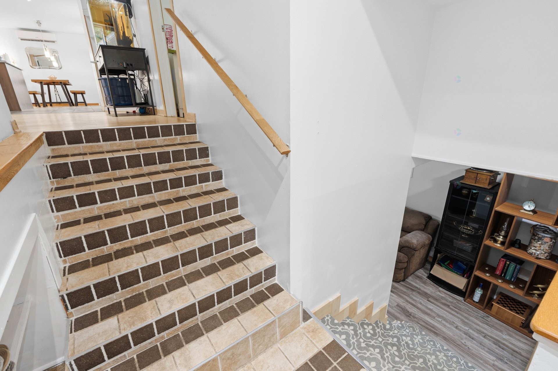 Staircase - 4 Rue Gamache, Sainte-Clotilde, QC