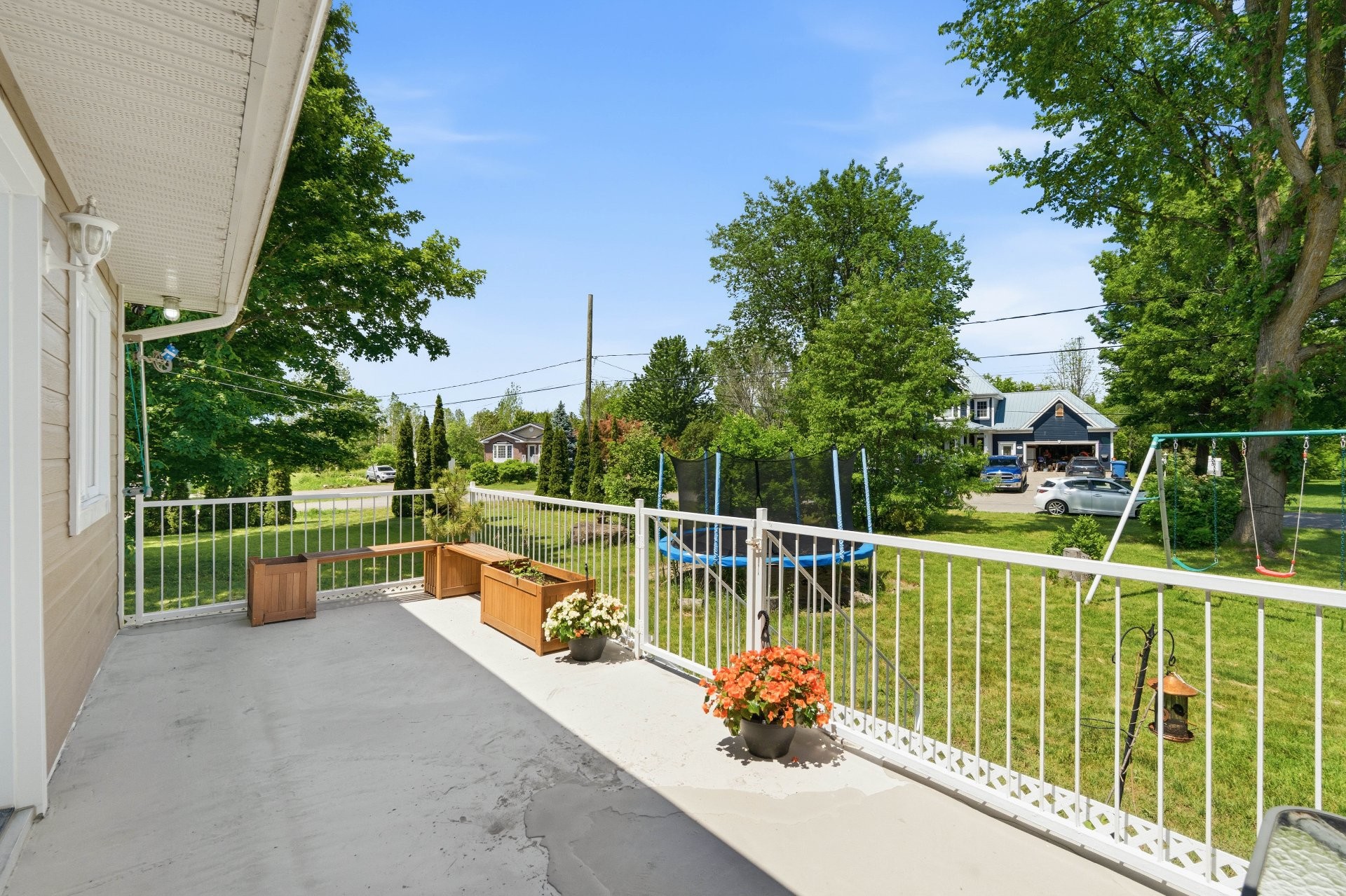 Balcony - 4 Rue Gamache, Sainte-Clotilde, QC