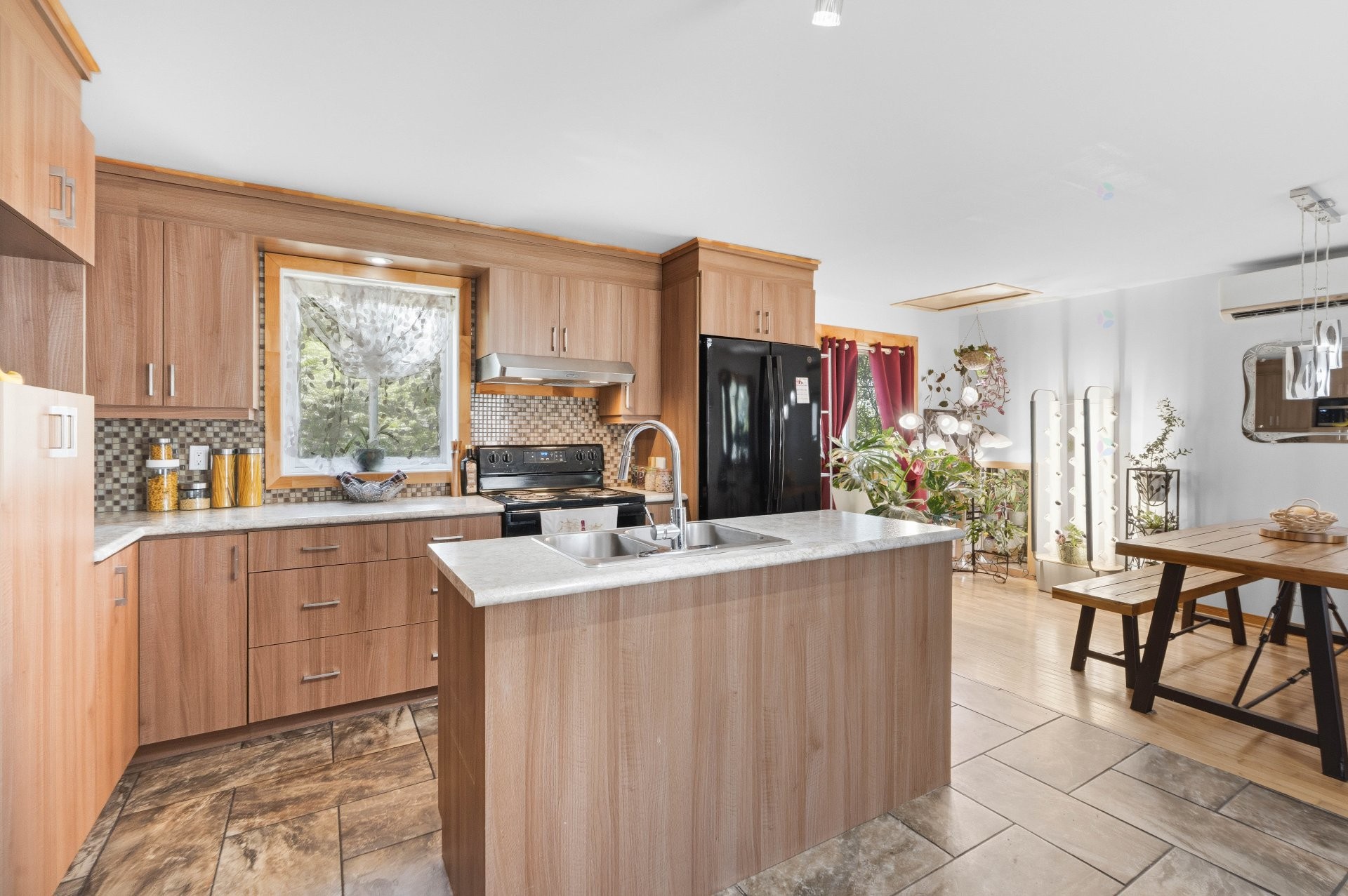 Kitchen - 4 Rue Gamache, Sainte-Clotilde, QC