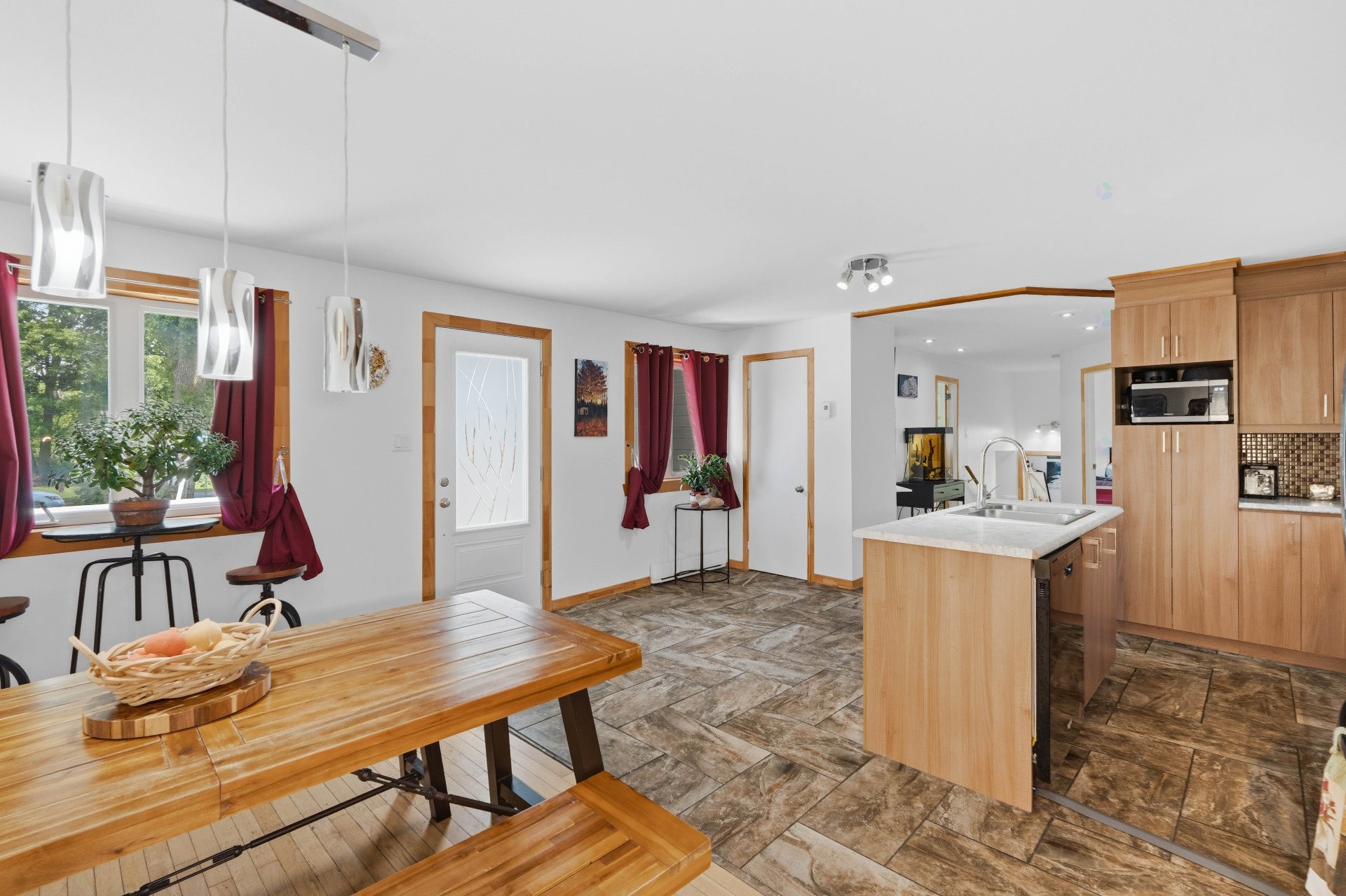 Dining Room - 4 Rue Gamache, Sainte-Clotilde, QC